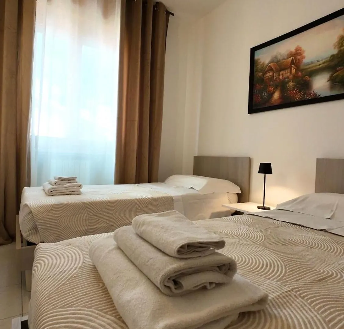 קוולקסלה Garda Lake Holiday Apartments Quadrilocale 0*,  איטליה